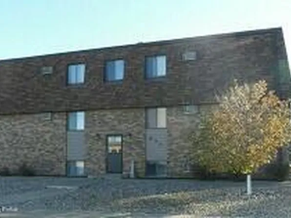 671 24th St W APT 18, Dickinson, ND 58601