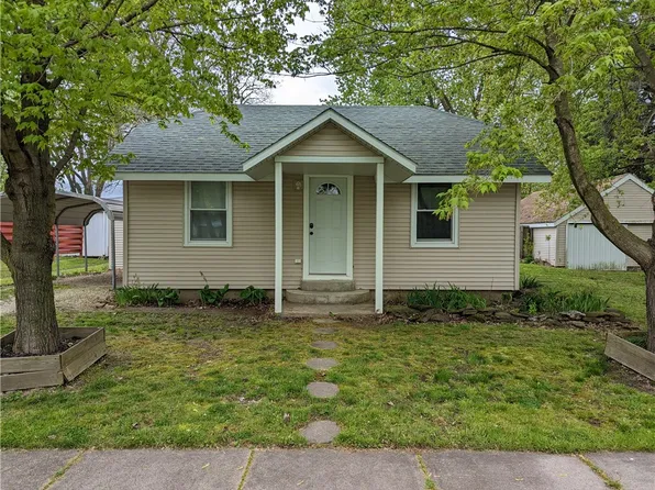 202 W Jefferson St, Toledo, IL 62468