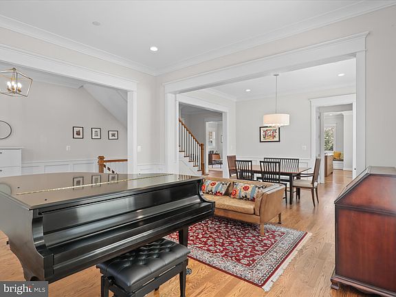 4th image of 9815 Montauk Ave