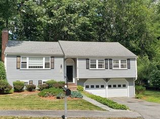 2 Hickory Ln, North Reading, MA 01864