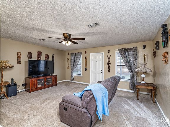 3rd image of 3841 Inglewood Dr