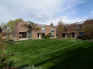 11 Willow Tree Ct, Elmhurst, IL 60126