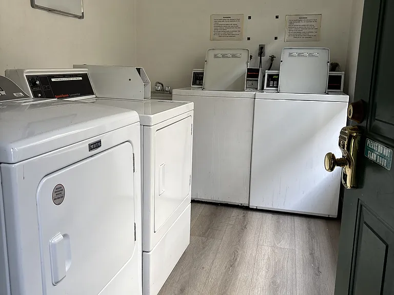 410 S Sierra Madre Blvd #21 — Photo 42