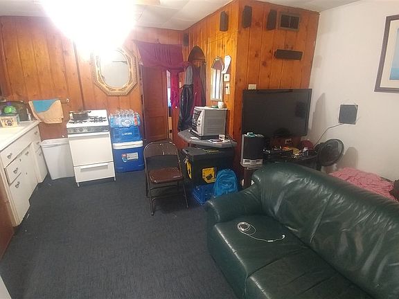 4th image of 419 W 24th St