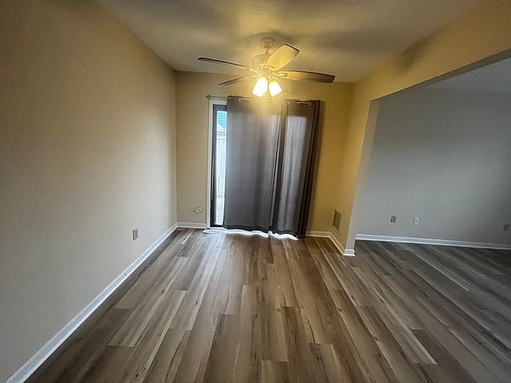 3rd image of 3943 Sherman Towne Dr