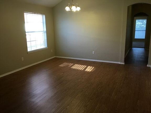 2nd image of 1005 Barkridge Dr