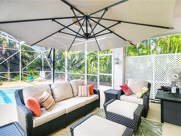 Party perfect!  This fabulous 10 foot umbrella stays with the home!