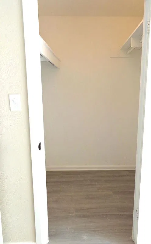 4 bed, 2.0 bath, 2010 sqft, $2,200 — Photo 4