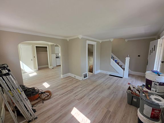 4th image of 2450 La Salle Ave