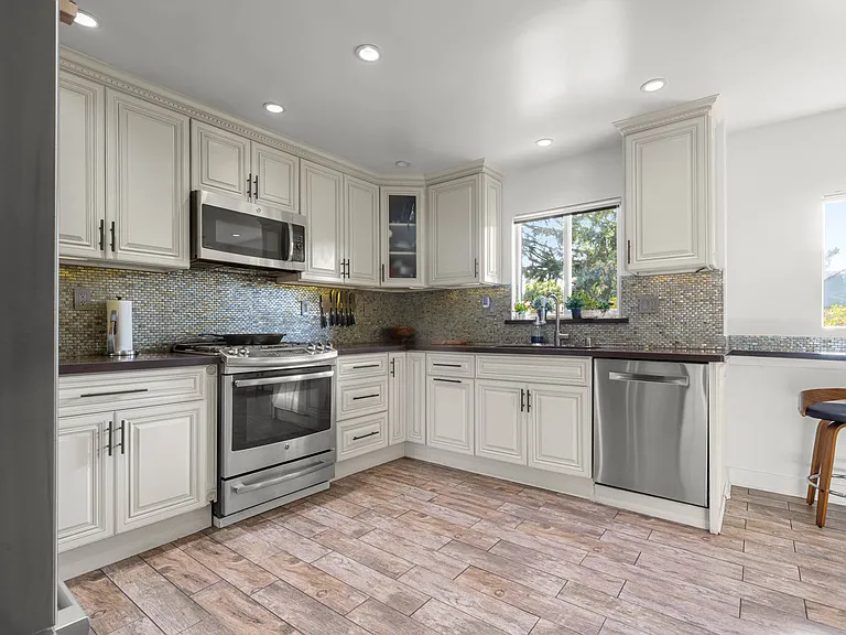 6714 Blucher Ave — Photo 27