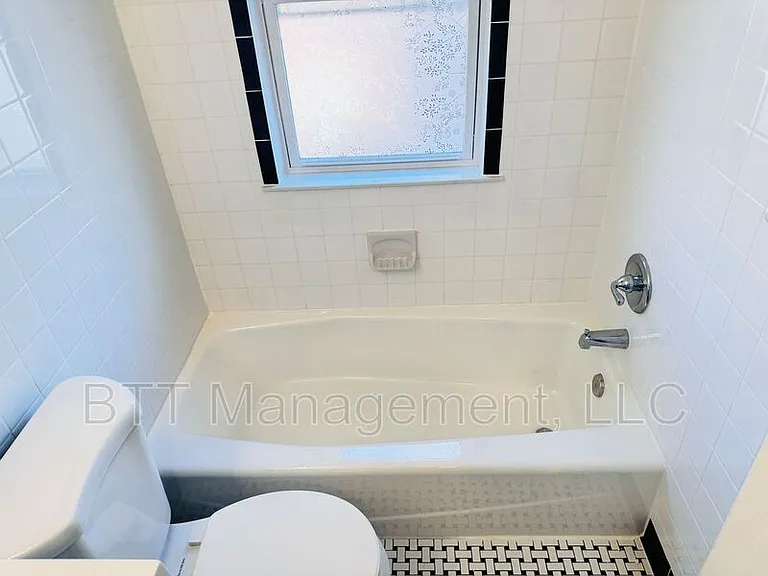 908 Hudson Ave #6 — Photo 35