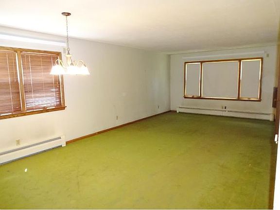 2nd image of 2519 4th St NE