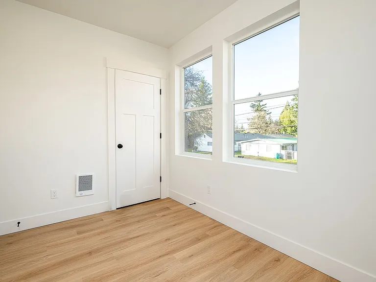 12094 SE Market St — Photo 17