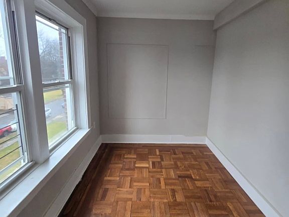 3rd image of 502 W 7th St #3
