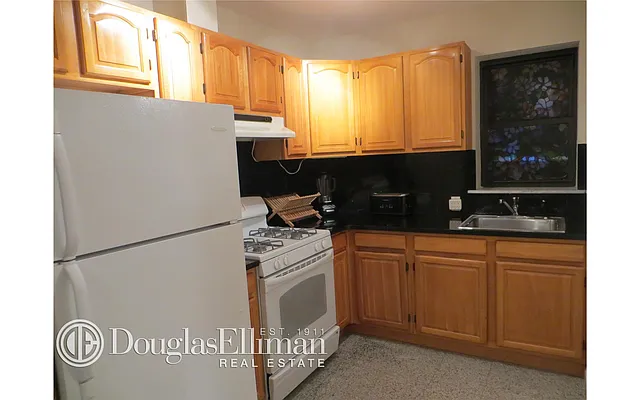 Rented by Douglas Elliman | media 23