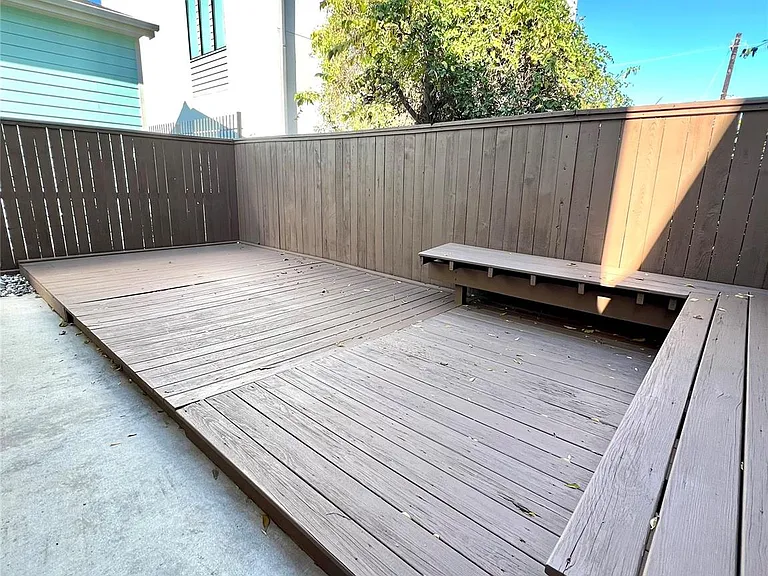 1818 Edwards St — Photo 33