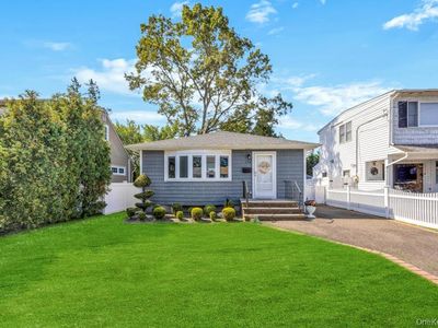 170 Lindbergh Street, Massapequa Park, NY, 11762