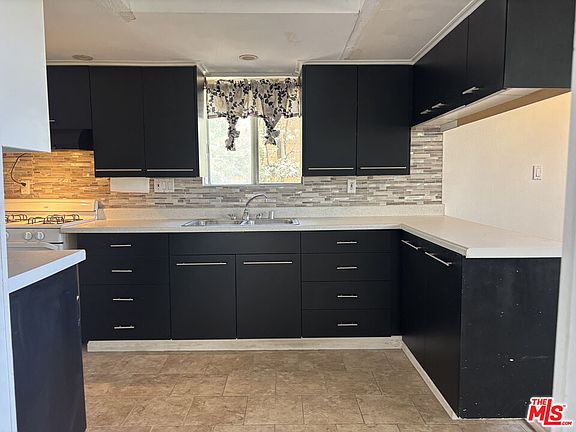 3rd image of 1327 Evergreen Way