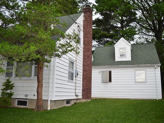 3rd image of 966 Bard Ave