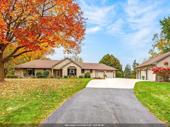 N2941 Valley View Dr, Hortonville, WI 54944