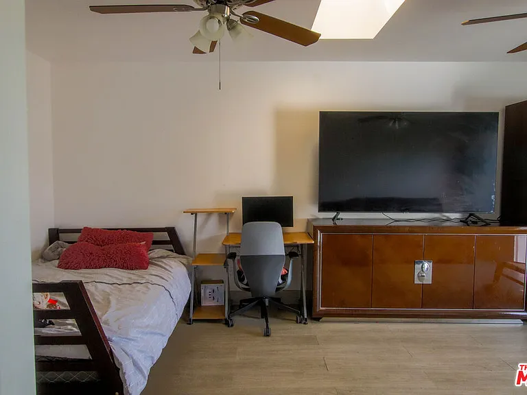 2223 W 78th Pl — Photo 17