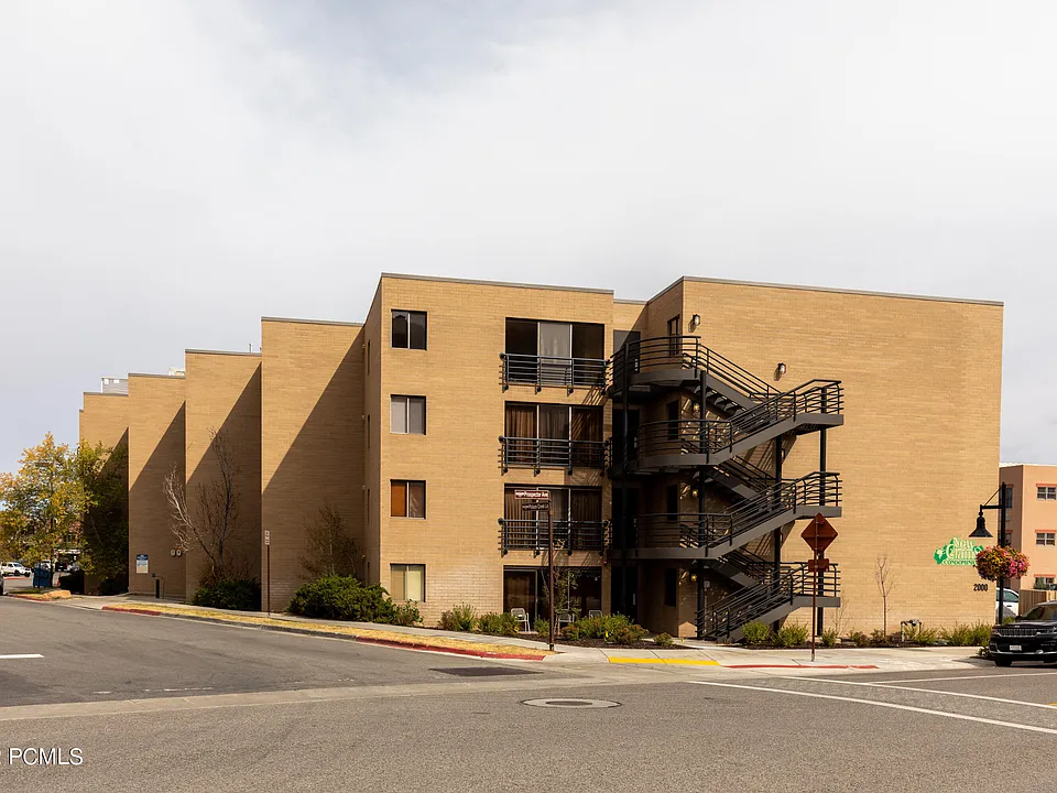 2000 Prospector Ave #409
