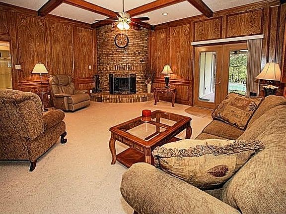 5th image of 910 Oak Creek Estates Dr