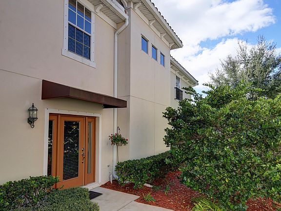 3rd image of 412 Barcelona Dr