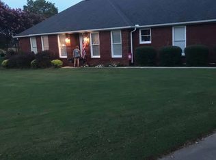 107 Creek Meadow Dr, Decatur, AL 35603