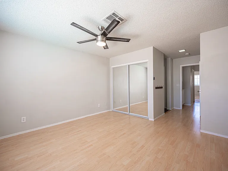 7660 Kalmalii Ave — Photo 20