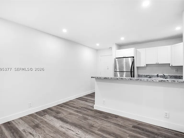 NW 2nd Ave — Photo 1