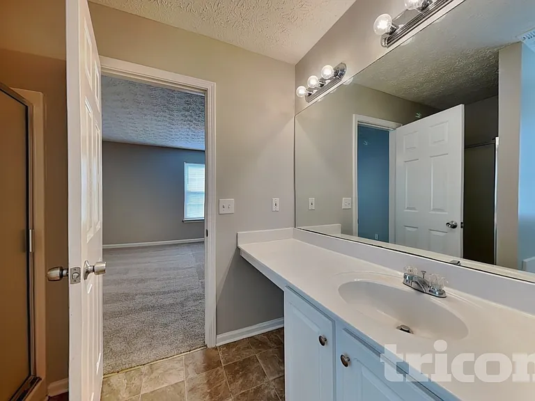 4586 Darrowby Dr — Photo 8