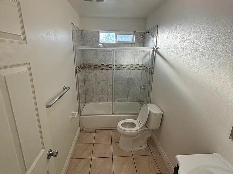 942 E 88th Pl — Photo 16