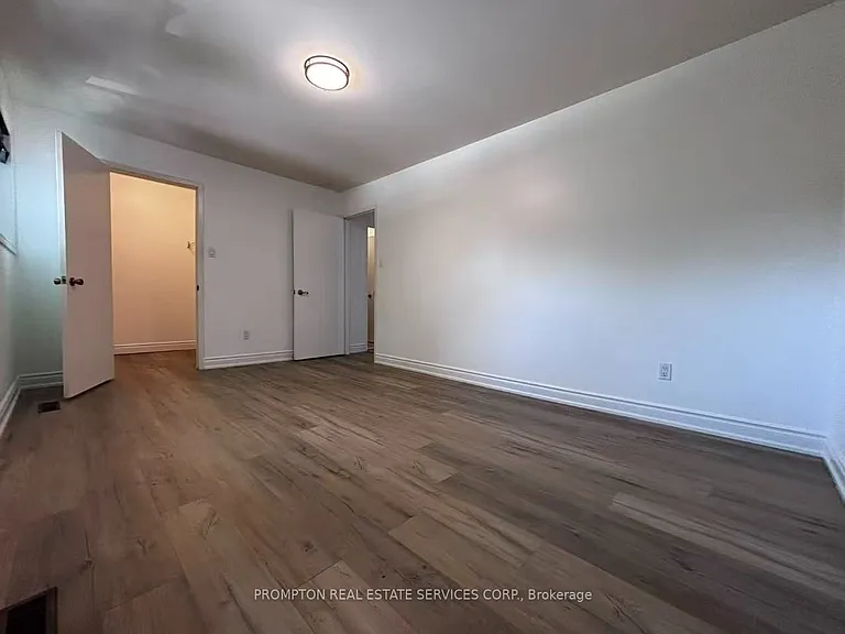22 Poplar Cres — Photo 16