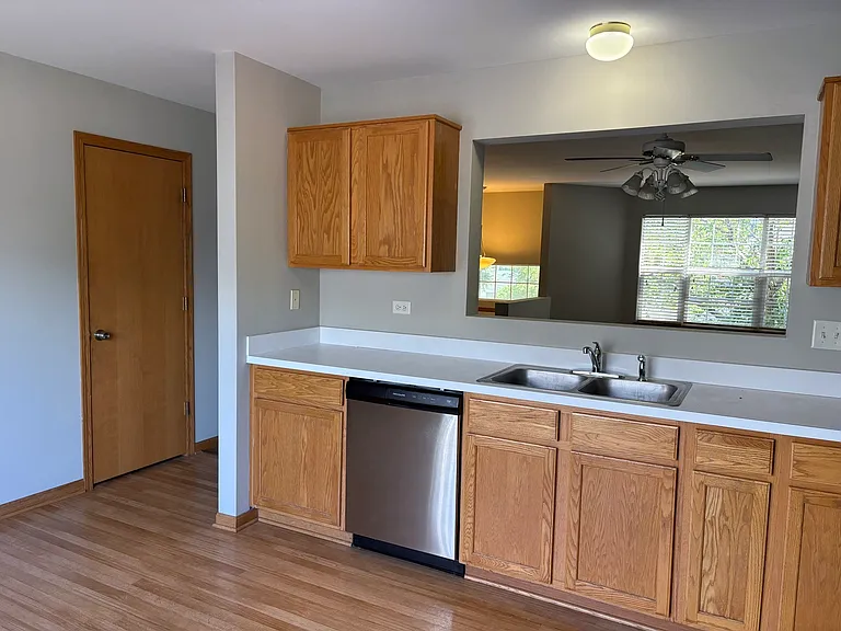 2704 Canyon Dr — Photo 3