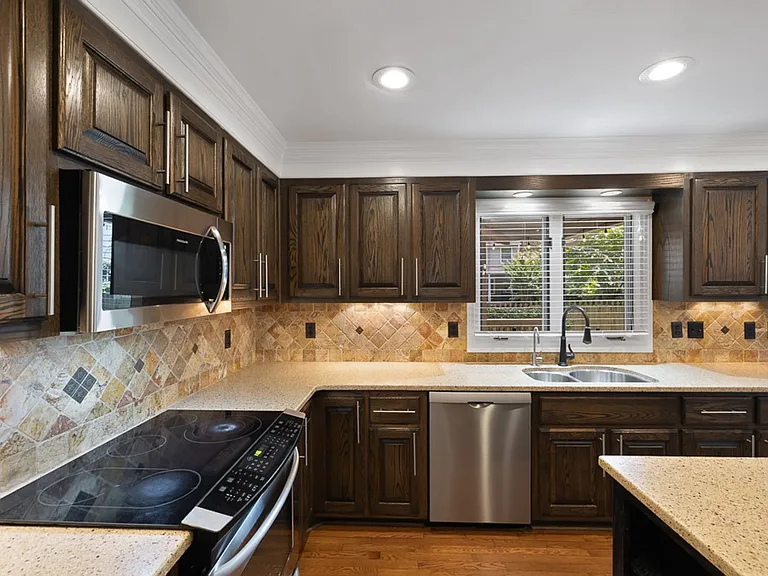 501 Asbury Ct — Photo 11