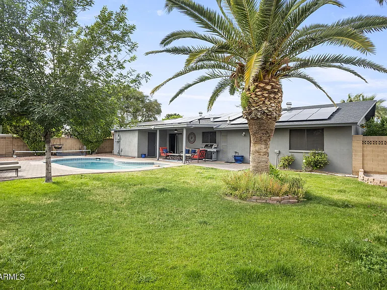 3141 E Sierra St — Photo 38