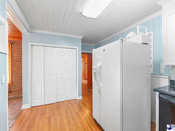 9th image of 619 Saluda Dr