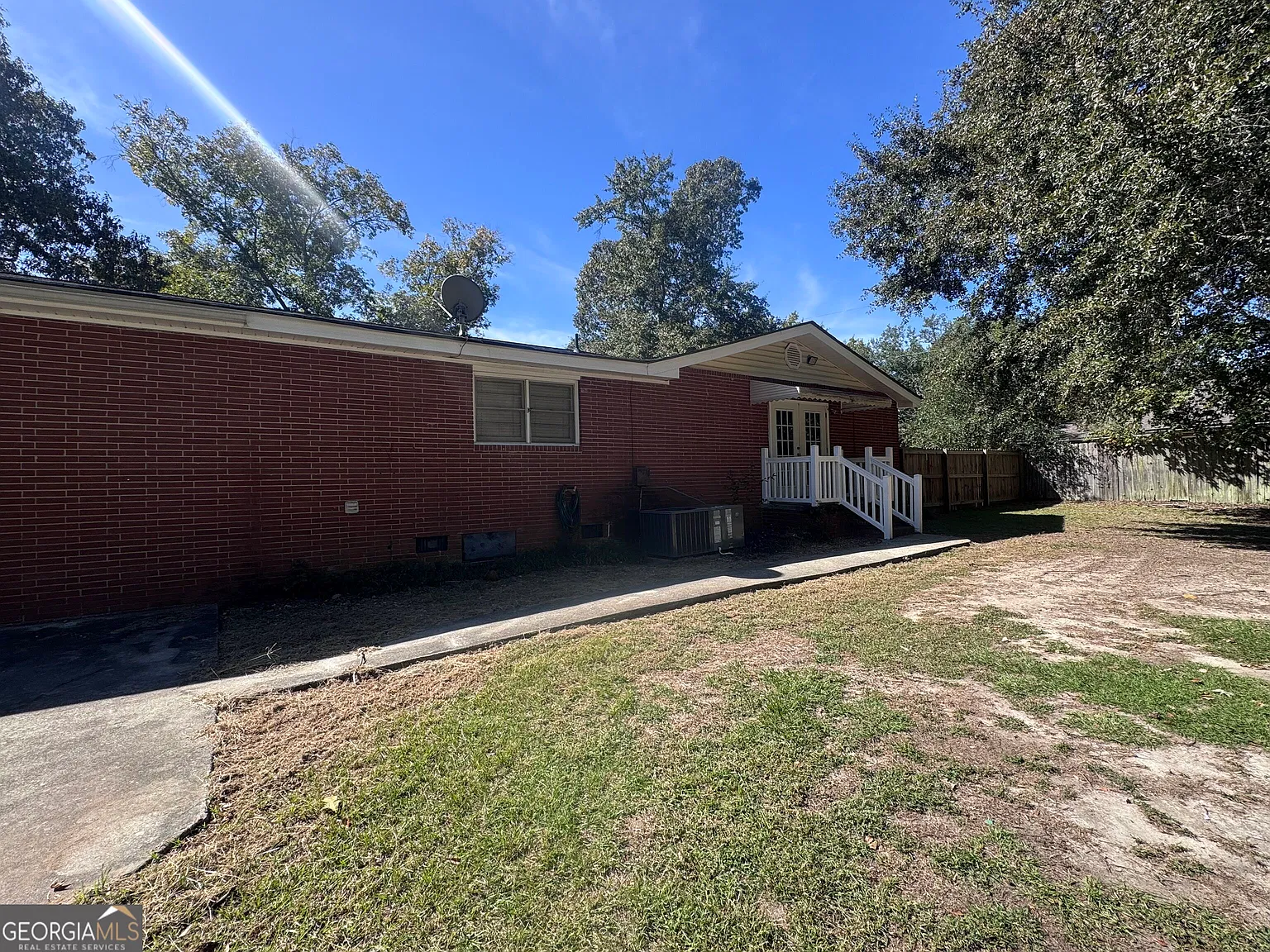 3 bed, 1.5 bath, 1522 sqft, $1,800 — Photo 4