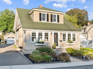 11 Russell St, Branford, CT 06405