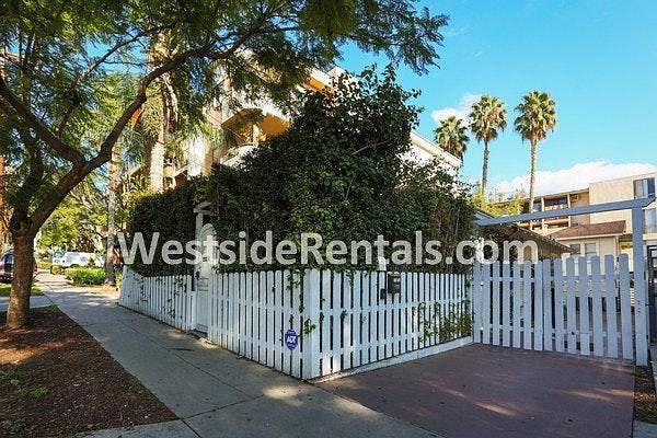 1st image of 920 Palm Ave #A