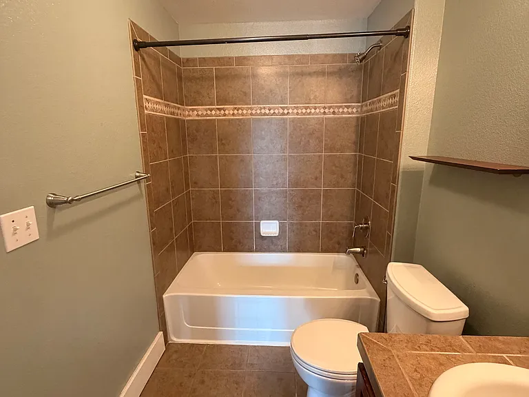 9039 E Panorama Cir #201 — Photo 15
