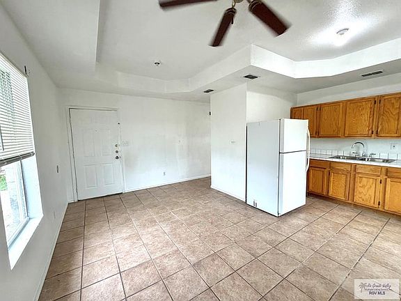 4th image of 226 Camelia St