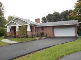 5223 Ledge Ln, Williamsville, NY 14221