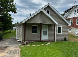 909 W Stuart Dr, Galax, VA 24333
