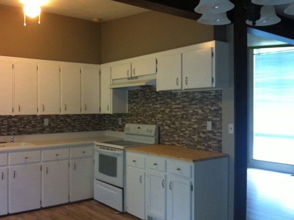 3rd image of 815 Amherst Dr