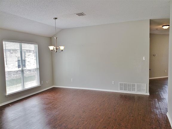 2nd image of 533 Ryan St