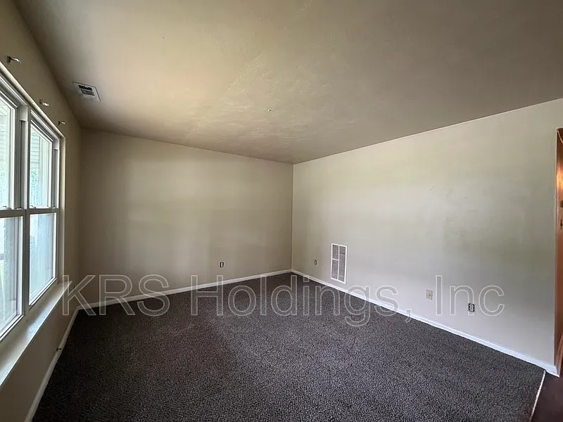 3 bed, 1.5 bath, 1280 sqft, $1,400 — Photo 2