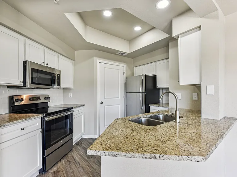 Waters Edge Apartment Homes — Photo 109