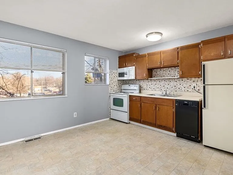 9310 Shirley Gardens Dr — Photo 14